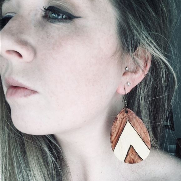 Handmade chevron earrings - Picture 2 of 2